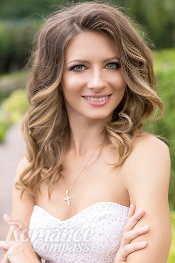 Ukrainian mail order bride Julia from Kiev with light brown hair and green eye color - image 1