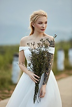 Ukrainian mail order bride Valeriya from Kiev with light brown hair and blue eye color - image 3