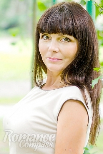 Ukrainian mail order bride Alla from Sumy with brunette hair and green eye color - image 1