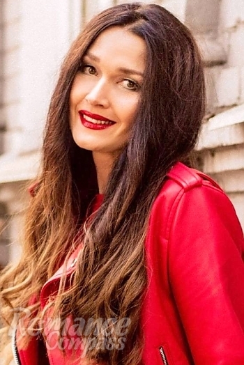Ukrainian mail order bride Tatyana from Sumy with brunette hair and green eye color - image 1