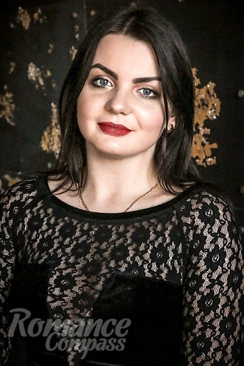 Ukrainian mail order bride Viktoria from Ternopil with brunette hair and blue eye color - image 1