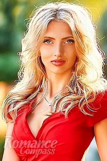 Ukrainian mail order bride Lubov from Zapovitnoe with blonde hair and green eye color - image 1