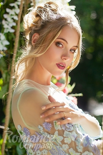 Ukrainian mail order bride Anastasia from Kiev with blonde hair and grey eye color - image 1