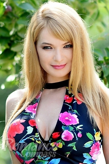 Ukrainian mail order bride Elena from Kharkov with blonde hair and green eye color - image 1