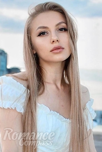 Ukrainian mail order bride Valeria from Toronto with blonde hair and grey eye color - image 1