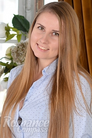 Ukrainian mail order bride Valeria from Sumy with light brown hair and green eye color - image 1