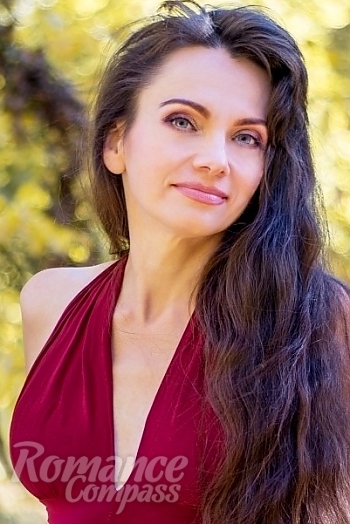 Ukrainian mail order bride Tatyana from Kharkov with brunette hair and blue eye color - image 1