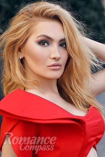 Ukrainian mail order bride Sevara from Moscow with blonde hair and brown eye color - image 1