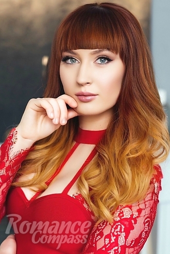 Ukrainian mail order bride Daria from Kiev with auburn hair and green eye color - image 1