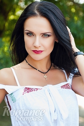 Ukrainian mail order bride Irina from Lugansk with brunette hair and green eye color - image 1