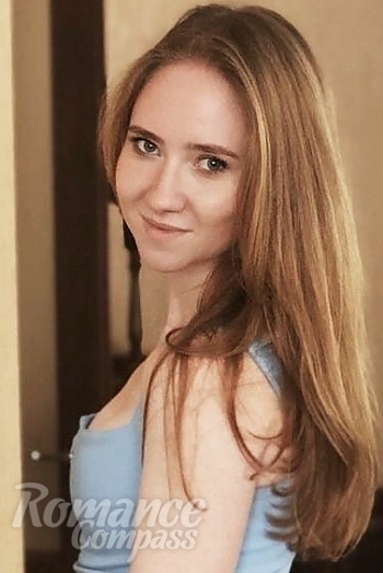 Ukrainian mail order bride Lesya from Kiev with brunette hair and grey eye color - image 1