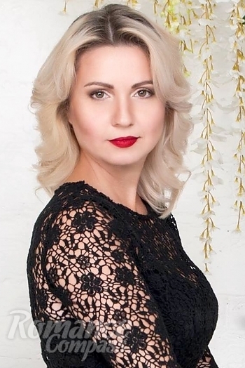 Ukrainian mail order bride Svetlana from Poltava with brunette hair and grey eye color - image 1