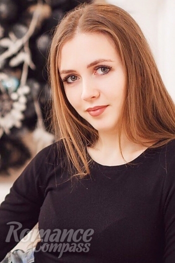 Ukrainian mail order bride Inna from Kiev with light brown hair and grey eye color - image 1