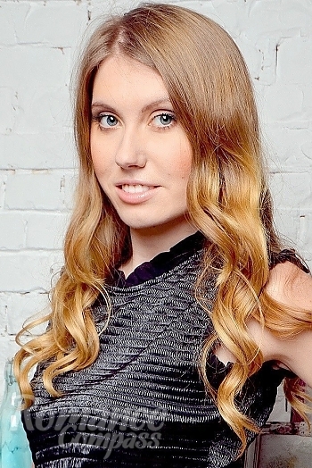 Ukrainian mail order bride Alisa from Kharkov with light brown hair and blue eye color - image 1