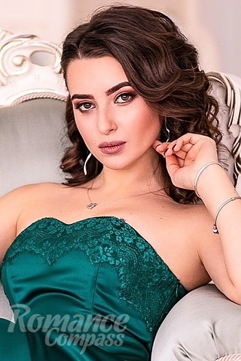 Ukrainian mail order bride Sofia from Donetsk with brunette hair and brown eye color - image 1