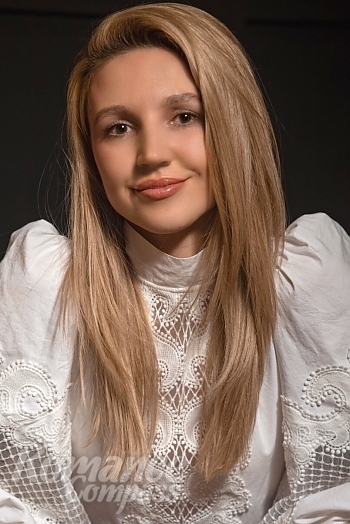 Ukrainian mail order bride Yuliya from Kiev with blonde hair and brown eye color - image 1