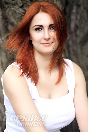 Ukrainian mail order bride Vera from Kiev with red hair and green eye color - image 1
