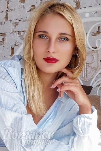 Ukrainian mail order bride Natalia from Kherson with blonde hair and grey eye color - image 1