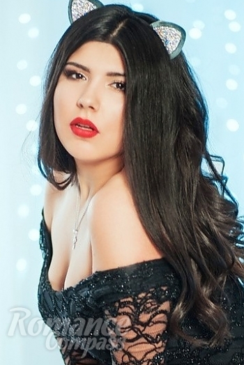 Ukrainian mail order bride Karina from Kherson with brunette hair and brown eye color - image 1