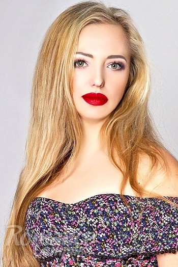 Ukrainian mail order bride Inna from Lugansk with blonde hair and green eye color - image 1