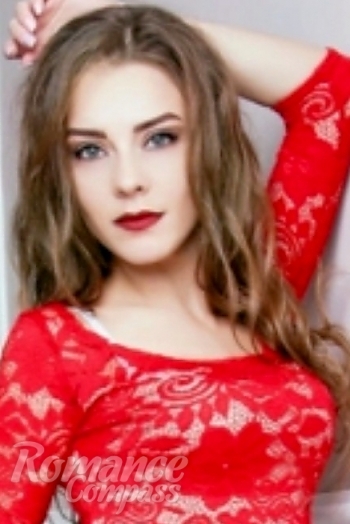 Ukrainian mail order bride Tatyana from Lugansk with brunette hair and green eye color - image 1