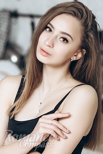 Ukrainian mail order bride Lera from Kiev with light brown hair and green eye color - image 1