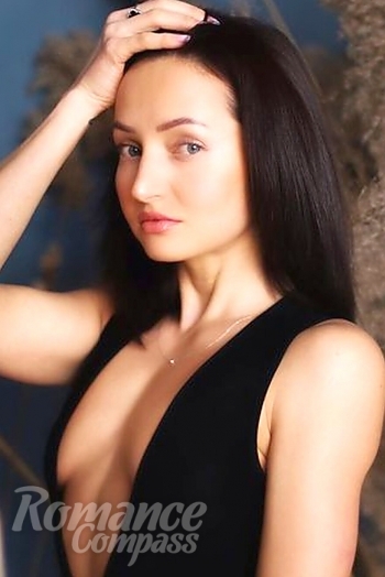 Ukrainian mail order bride Julia from Kiev with brunette hair and grey eye color - image 1