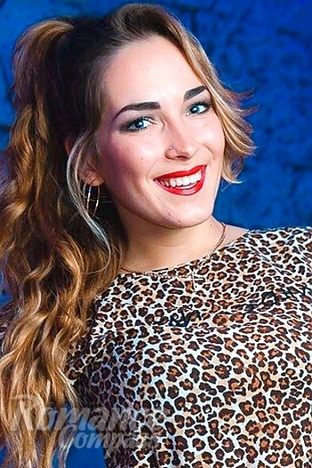 Ukrainian mail order bride Alina from Torgovitsya with blonde hair and grey eye color - image 1