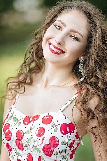 Ukrainian mail order bride Maria from Nikolaev with light brown hair and grey eye color - image 1