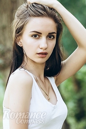 Ukrainian mail order bride Vika from Kiev with light brown hair and brown eye color - image 1