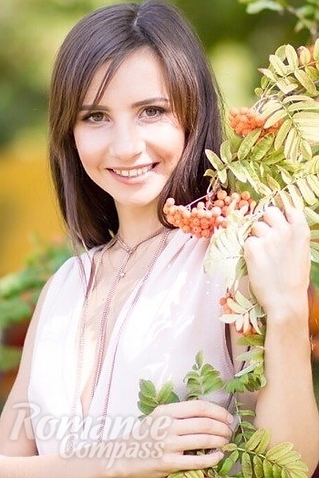 Ukrainian mail order bride Katerina from Kharkiv with brunette hair and brown eye color - image 1