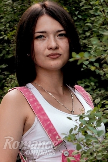 Ukrainian mail order bride Alexandra from Kyev with black hair and green eye color - image 1