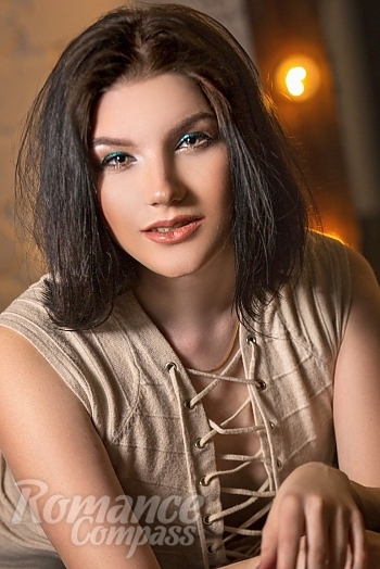 Ukrainian mail order bride Elena from Melovoe with light brown hair and green eye color - image 1
