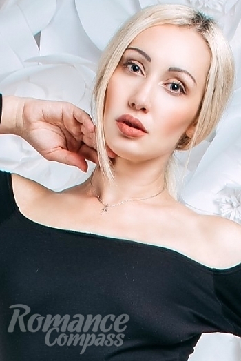 Ukrainian mail order bride Evgeniya from Kiev with blonde hair and green eye color - image 1