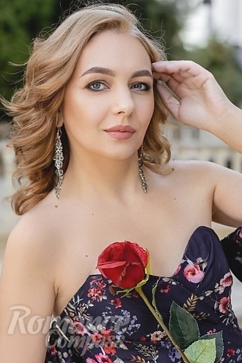Ukrainian mail order bride Anna from Odesa with light brown hair and grey eye color - image 1