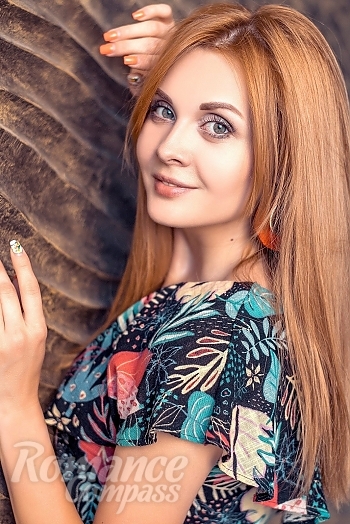 Ukrainian mail order bride Yulia from Nikolaev with light brown hair and green eye color - image 1