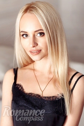 Ukrainian mail order bride Alena from Alchevsk with blonde hair and brown eye color - image 1