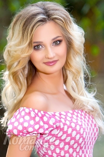 Ukrainian mail order bride Kristina from Odesa with blonde hair and green eye color - image 1