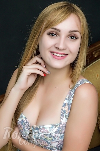 Ukrainian mail order bride Anna from Kiev with blonde hair and green eye color - image 1