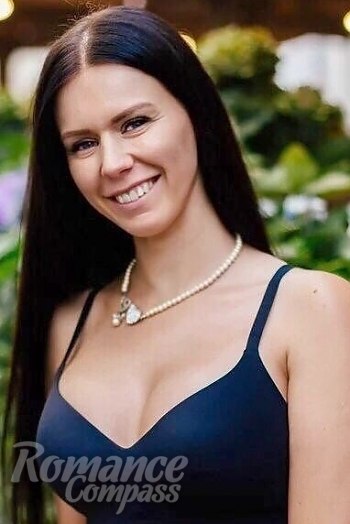 Ukrainian mail order bride Anastasiya from Moscow with brunette hair and blue eye color - image 1
