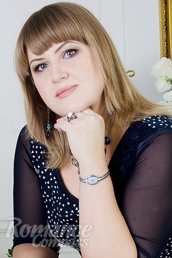 Ukrainian mail order bride Irina from Kharkiv with light brown hair and blue eye color - image 1