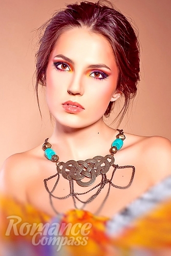 Ukrainian mail order bride Taisiya from Kharkiv with brunette hair and hazel eye color - image 1