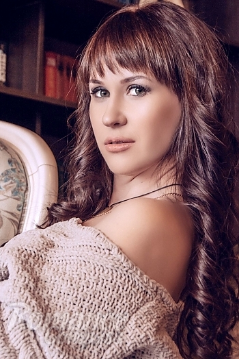 Ukrainian mail order bride Olga from Kiev with brunette hair and green eye color - image 1