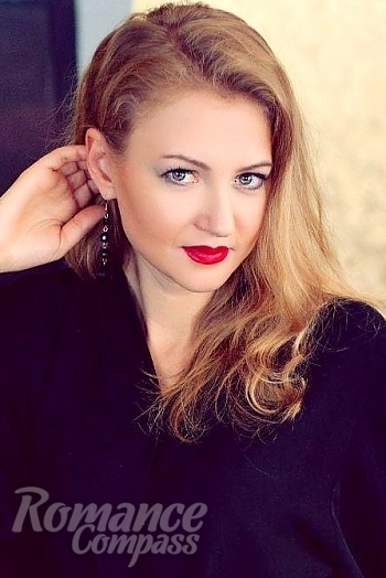 Ukrainian mail order bride Miroslava from Kiev with blonde hair and blue eye color - image 1