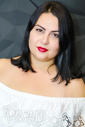 Ukrainian mail order bride Yana from Berdyansk with black hair and brown eye color - image 1