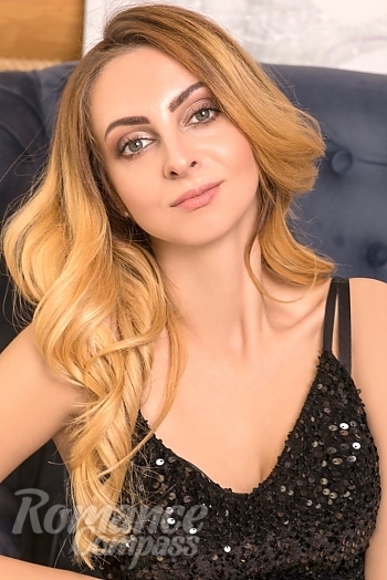 Ukrainian mail order bride Daria from Vinnytsia with blonde hair and hazel eye color - image 1