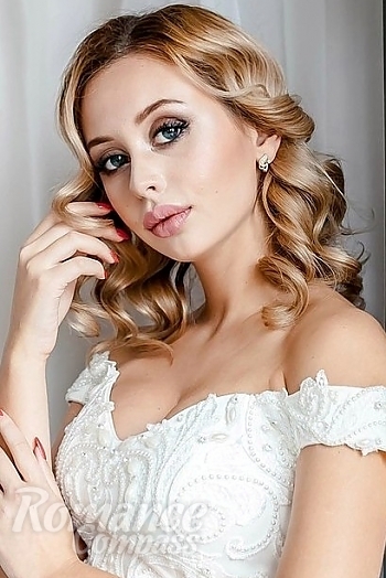 Ukrainian mail order bride Anastasia from Moscow with blonde hair and blue eye color - image 1