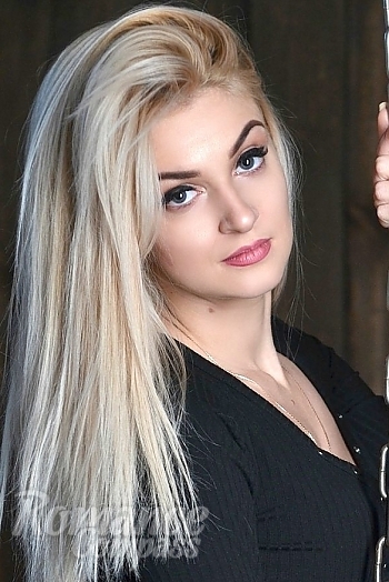 Ukrainian mail order bride Anna from Luhansk with blonde hair and grey eye color - image 1