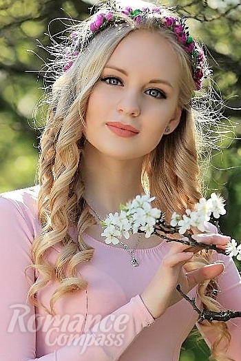 Ukrainian mail order bride Tatiana from Kyiv with light brown hair and green eye color - image 1