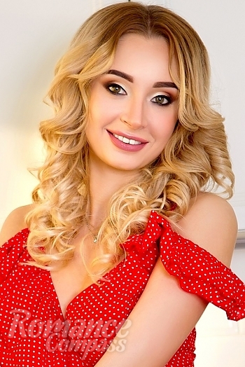 Ukrainian mail order bride Tatiana from Odessa with blonde hair and green eye color - image 1
